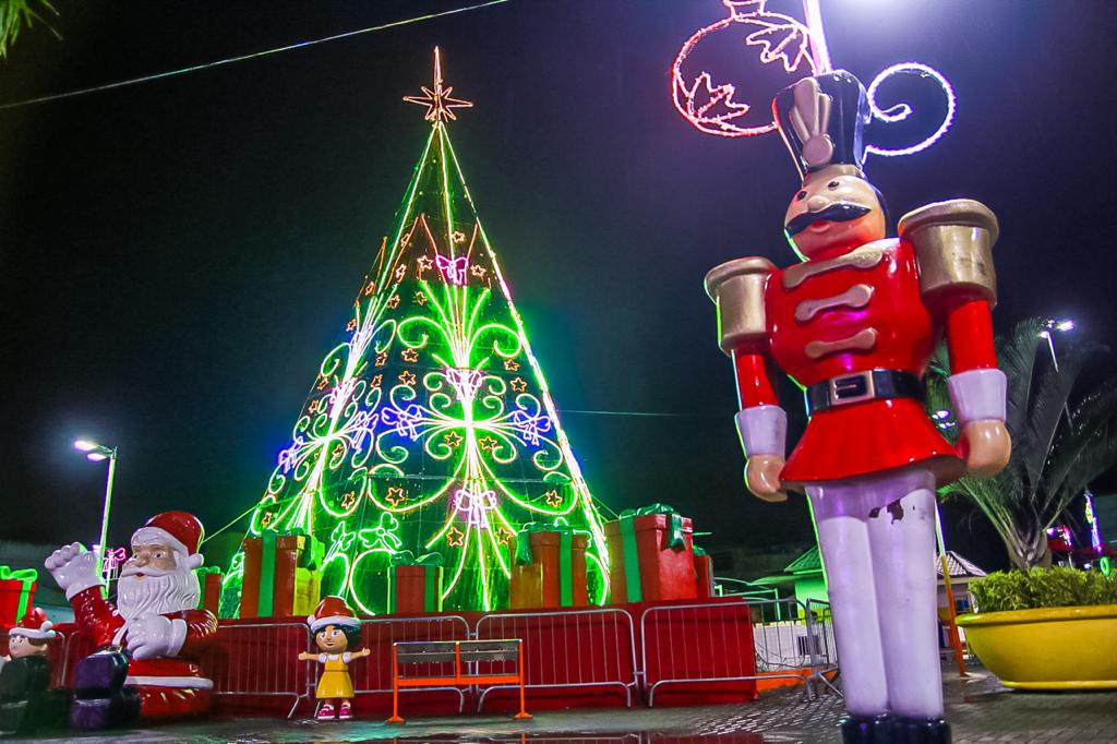 Praças e bairros de Belford Roxo ganham decoração de Natal